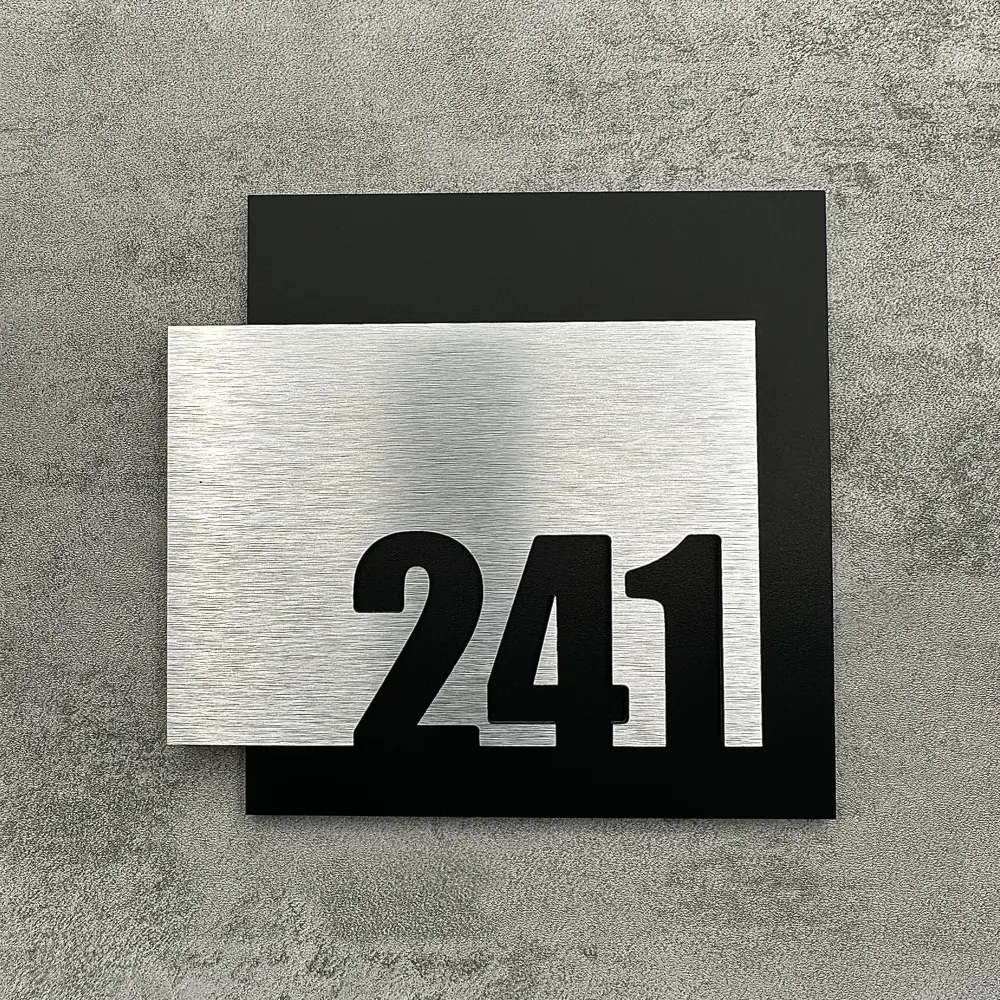 Фото 2 Цифры на дверь квартиры Бестмедиа самоклеящиеся №241 15x12 см царапанное серебро