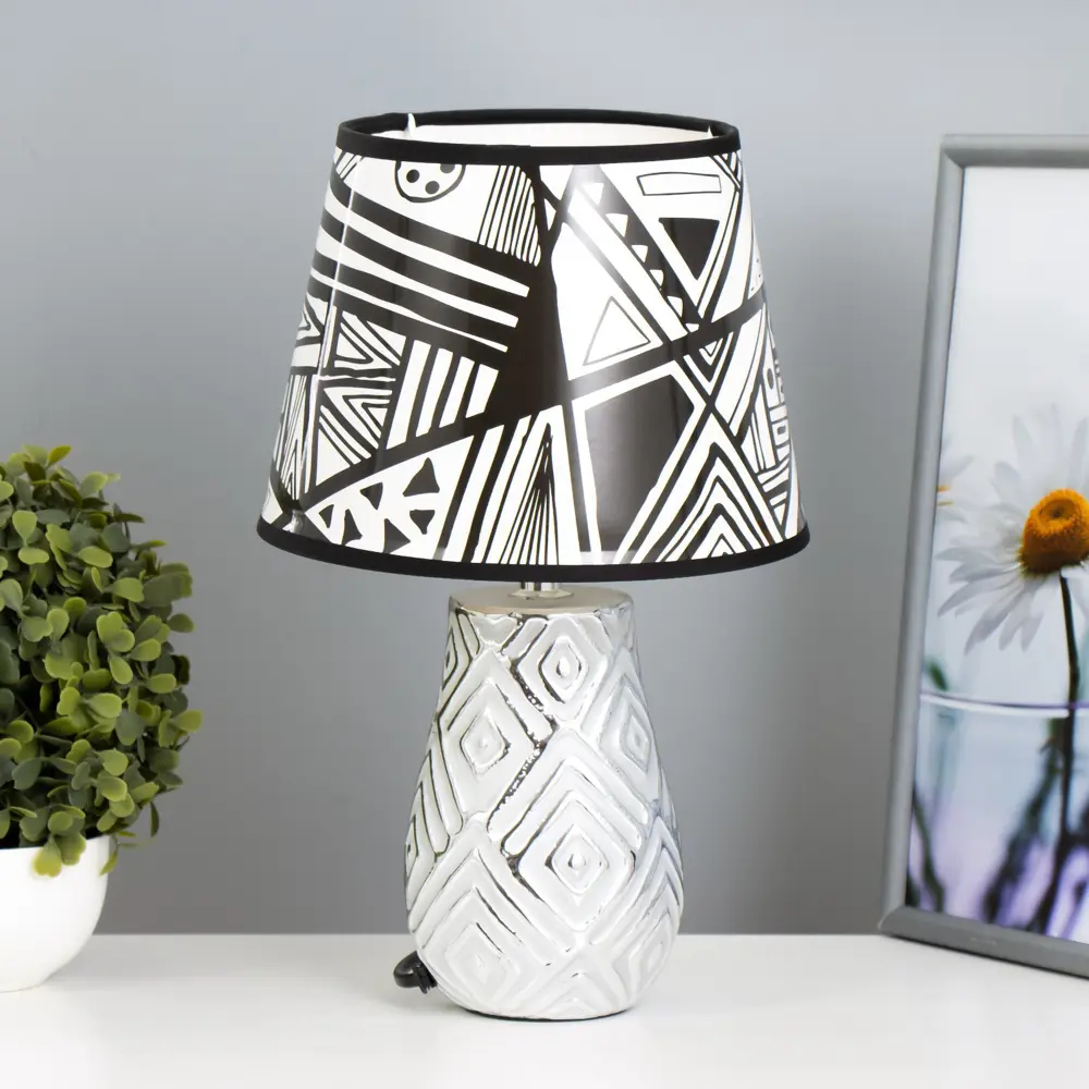 Фото Настольная лампа RISALUX 64A-28356 цвет белый Фото Настольная лампа RISALUX 64A-28356 цвет белый