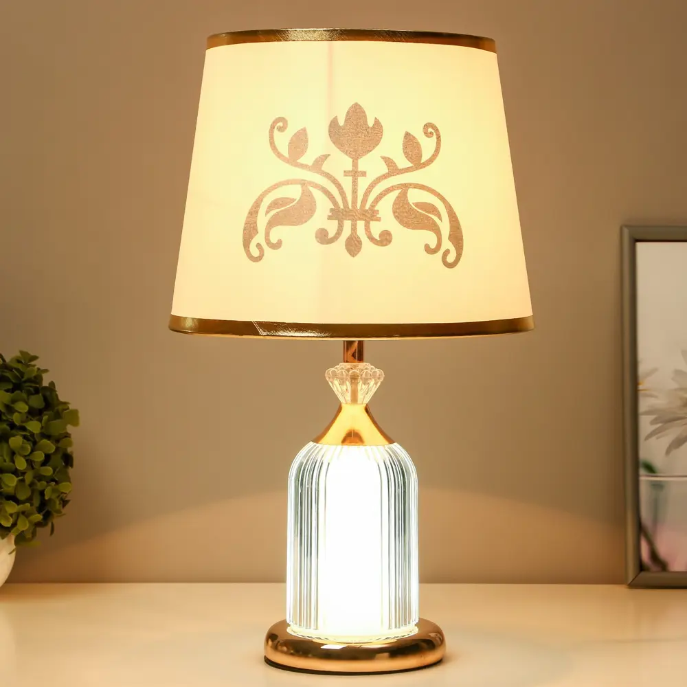 Фото 2 Настольная лампа RISALUX ES-027 цвет жёлтый золотой Фото 2 Настольная лампа RISALUX ES-027 цвет жёлтый золотой