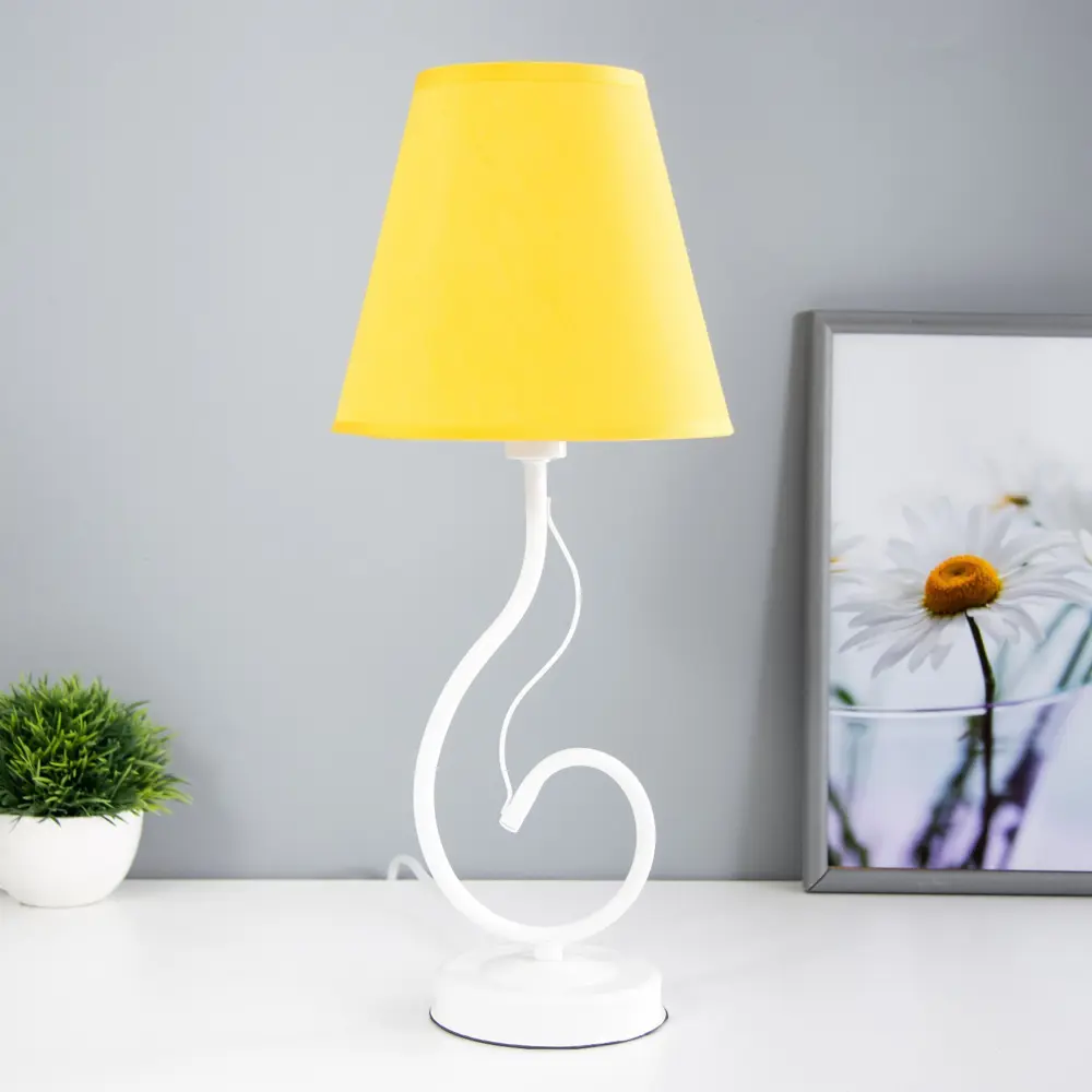 Фото Настольная лампа Risalux Марсель 9767222 цвет белый Фото Настольная лампа Risalux Марсель 9767222 цвет белый