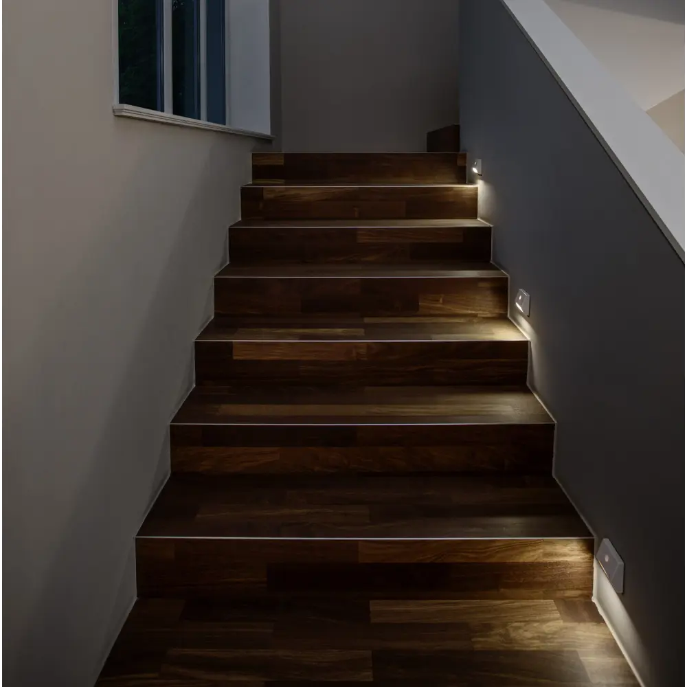 Фото 10 Светильник светодиодный Ledvance Nightlux Stair с датчиком света и движения, на батарейках, цвет белый Фото 10 Светильник светодиодный Ledvance Nightlux Stair с датчиком света и движения, на батарейках, цвет белый
