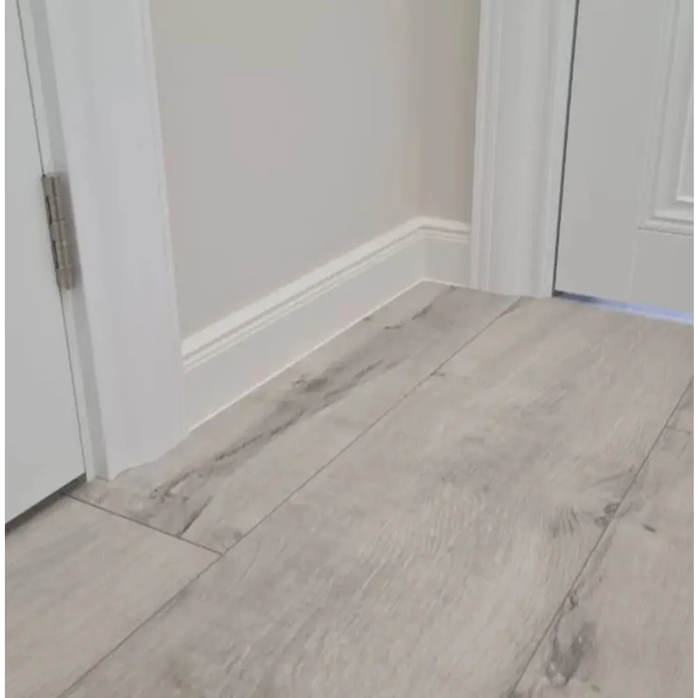 Фото 4 Плинтус напольный Dollken Cubu Hamburg Style Белый 80x16x2500 мм 8 шт. Фото 4 Плинтус напольный Dollken Cubu Hamburg Style Белый 80x16x2500 мм 8 шт.