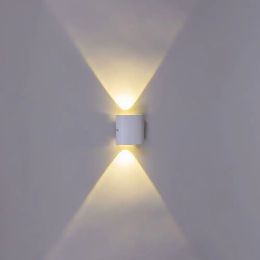 Фото Светильник уличный настенный светодиодный Reluce 86831-9.2-002tlfc led2*3w wt IP44 цвет белый Фото Светильник уличный настенный светодиодный Reluce 86831-9.2-002tlfc led2*3w wt IP44 цвет белый
