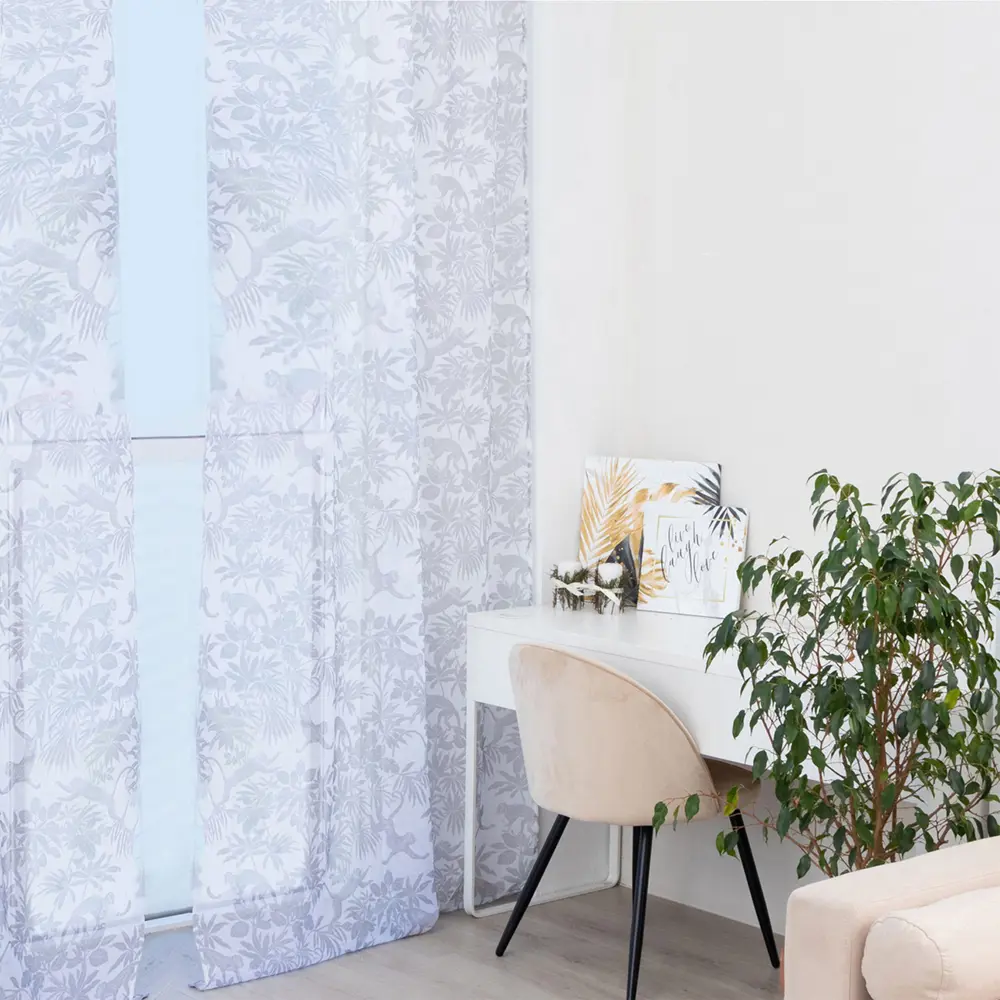 Фото Тюль на шторной ленте для кухни Этель Тропический лес 145x270 см цвет серый/белый