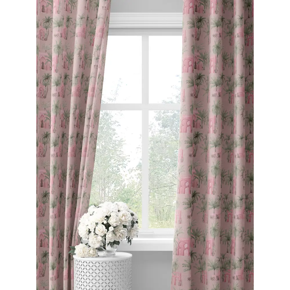 Фото Комплект штор на шторной ленте Decoracion Город в пальмах 145x275 см цвет зеленый розовый Фото Комплект штор на шторной ленте Decoracion Город в пальмах 145x275 см цвет зеленый розовый