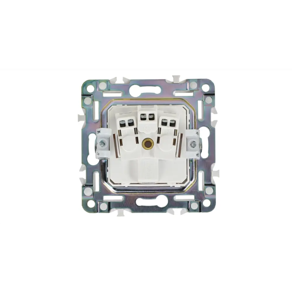 Фото 7 Розетка встраиваемая Iek Skandy SK-R11-16-K01 с заземлением цвет арктический белый Фото 7 Розетка встраиваемая Iek Skandy SK-R11-16-K01 с заземлением цвет арктический белый