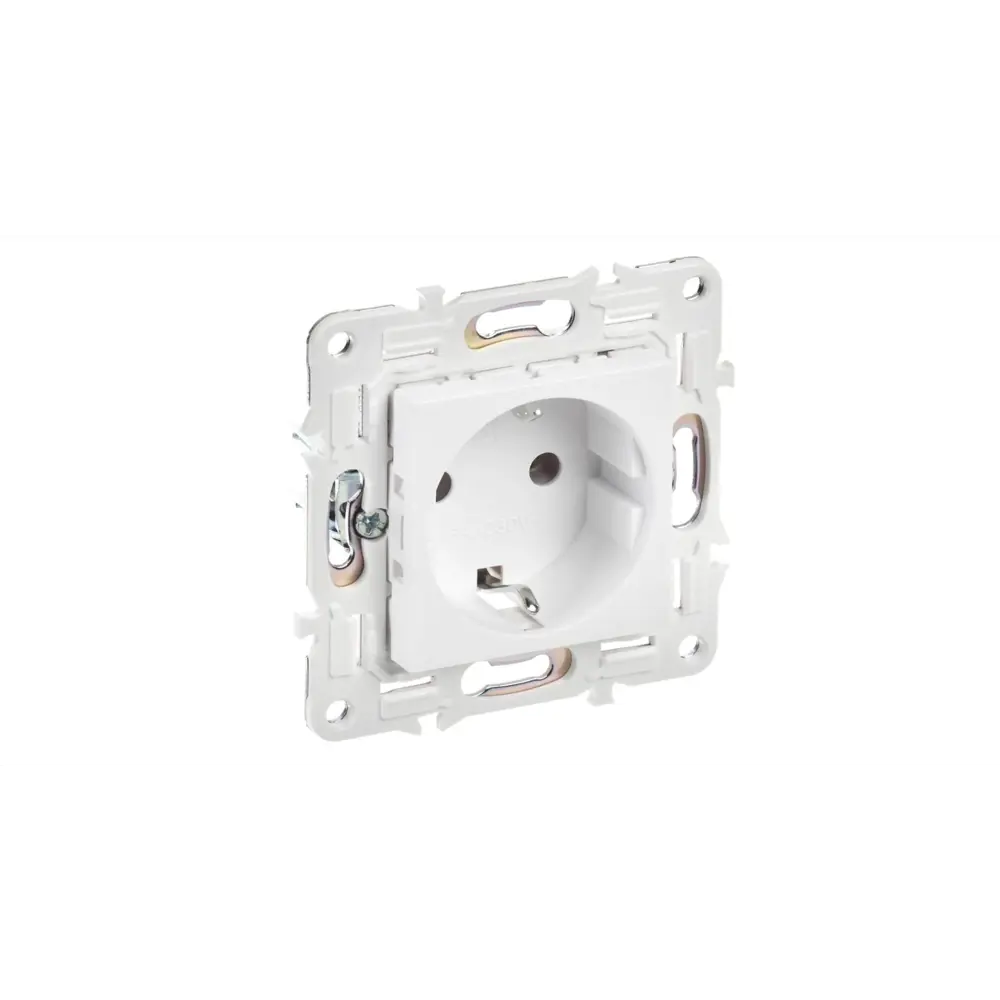 Фото Розетка встраиваемая Iek Skandy SK-R11-16-K01 с заземлением цвет арктический белый Фото Розетка встраиваемая Iek Skandy SK-R11-16-K01 с заземлением цвет арктический белый