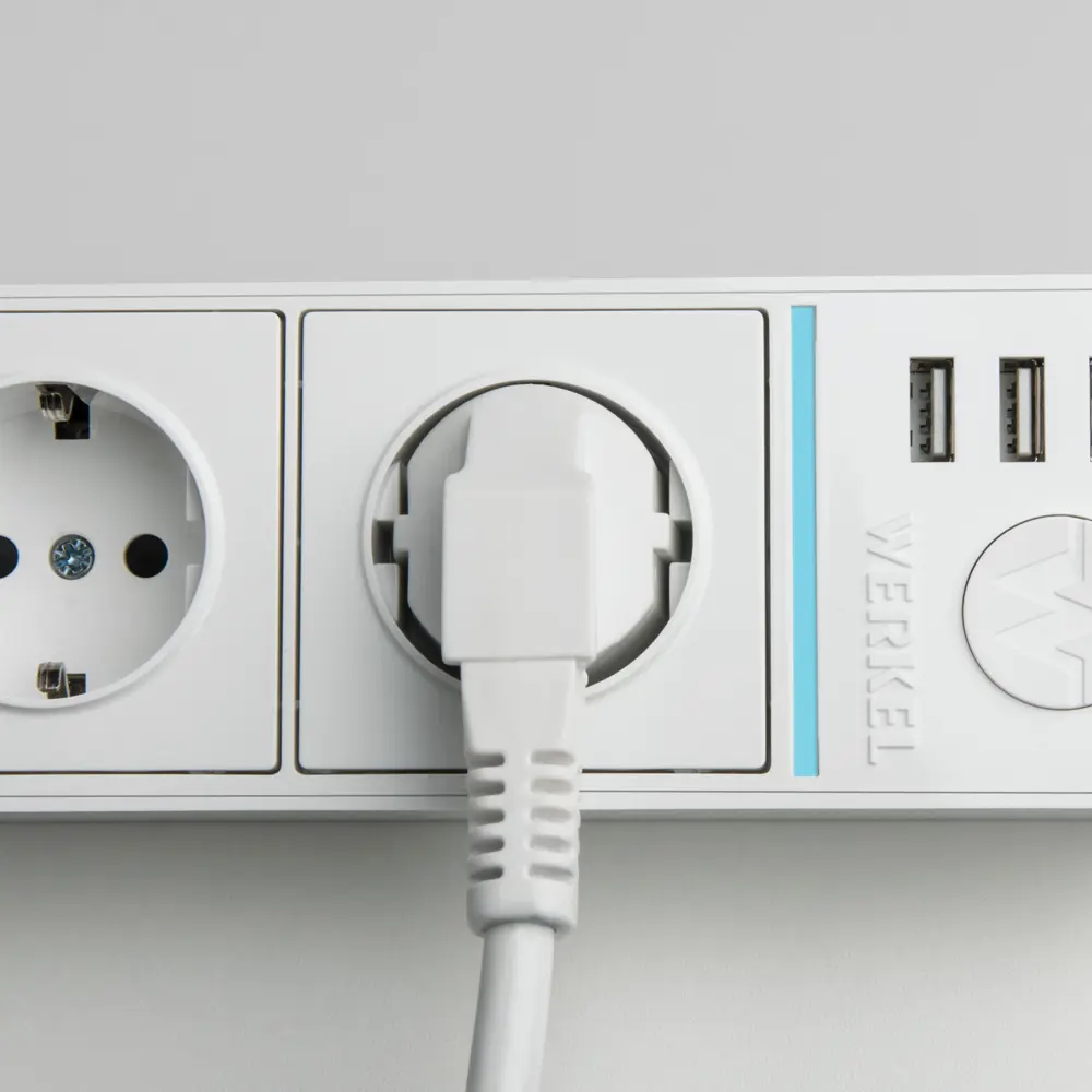 Фото 10 Розеточный блок с 3 USB Werkel a039974 4 розетки, 1.7 м