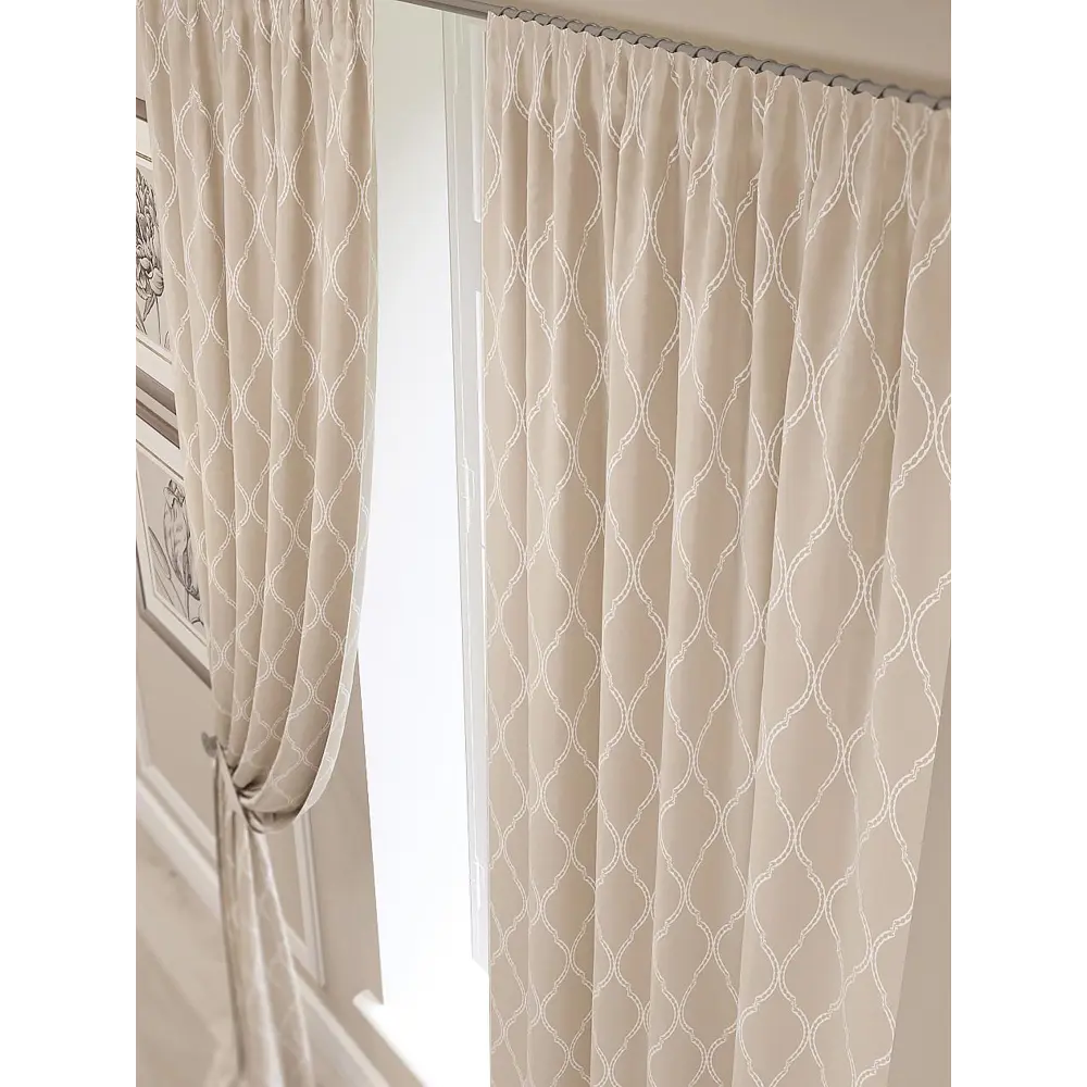 Фото 4 Комплект штор на ленте блэкаут At Home Брути 150x260 см цвет белый AA950369-260 Фото 4 Комплект штор на ленте блэкаут At Home Брути 150x260 см цвет белый AA950369-260