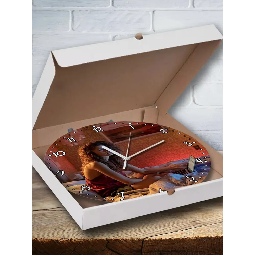 Фото 3 Настенные часы круглые 27 см Бруталити сериалы Euphoria - 3926 цвет черный