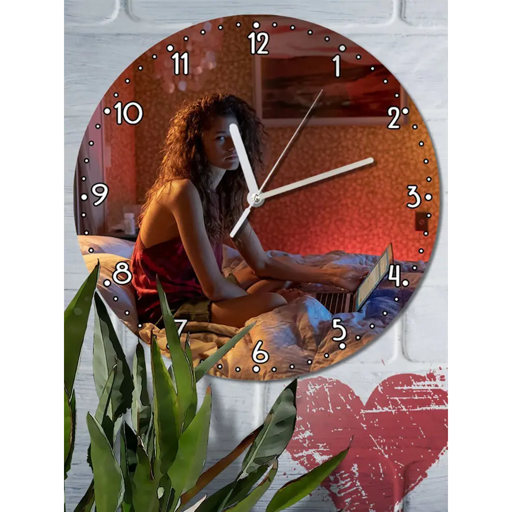 Фото 6 Настенные часы круглые 27 см Бруталити сериалы Euphoria - 3926 цвет черный