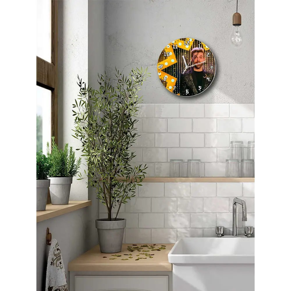 Фото 5 Настенные часы круглые 27 см Бруталити сериалы Guida Astrologica per Cuori Infranti - 3964 цвет черный