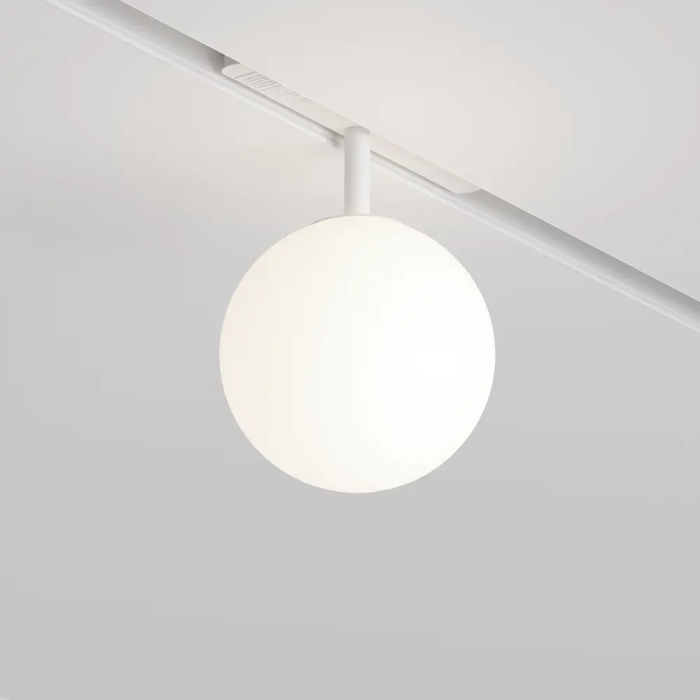 Фото 4 Трековый светильник спот светодиодный Maytoni Tr038-4-5w3k-ww-ds-w 5 Вт 2 м² цвет белый Фото 4 Трековый светильник спот светодиодный Maytoni Tr038-4-5w3k-ww-ds-w 5 Вт 2 м² цвет белый