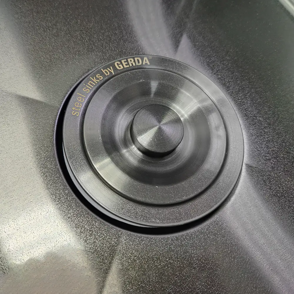 Фото 3 Мойка для кухни врезная с коландером Gerda GS 6548L 48x65 см глубина чаши 22 см нержавеющая сталь цвет графит Фото 3 Мойка для кухни врезная с коландером Gerda GS 6548L 48x65 см глубина чаши 22 см нержавеющая сталь цвет графит