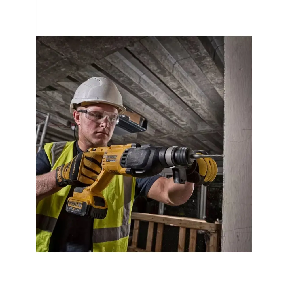 Фото 10 Перфоратор аккумуляторный бесщеточный SDS Plus Dewalt DCH133M1-QW 18 В Li-Ion 1x4 Ач, 2.6 Дж Фото 10 Перфоратор аккумуляторный бесщеточный SDS Plus Dewalt DCH133M1-QW 18 В Li-Ion 1x4 Ач, 2.6 Дж