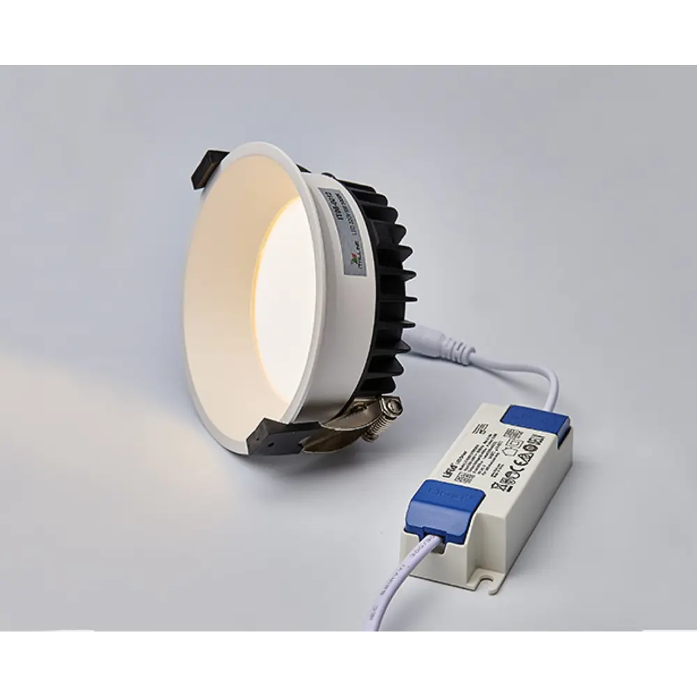 Фото 3 Светильник точечный встраиваемый светодиодный Italline It06-6013 white 3000k 5 м² под отверстие 146 мм цвет белый Фото 3 Светильник точечный встраиваемый светодиодный Italline It06-6013 white 3000k 5 м² под отверстие 146 мм цвет белый