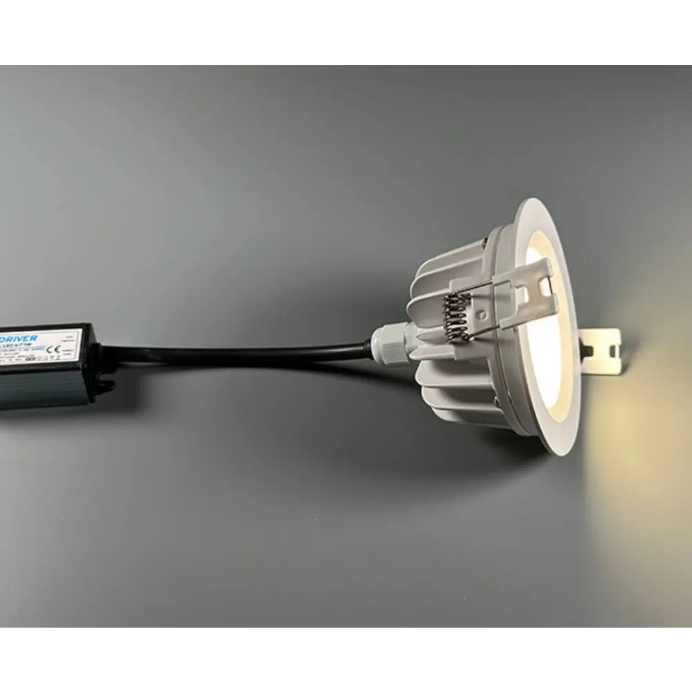 Фото 7 Светильник точечный встраиваемый светодиодный Italline It08-8018 white 3000k 3 м² под отверстие 80 мм цвет белый Фото 7 Светильник точечный встраиваемый светодиодный Italline It08-8018 white 3000k 3 м² под отверстие 80 мм цвет белый