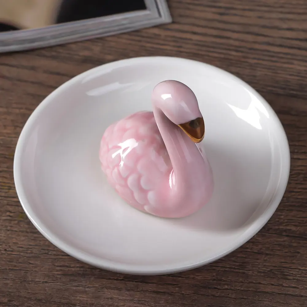 Фото 3 Подставка интерьерная под кольца "Фламинго" розовый 7.2x11x11 см 4439219