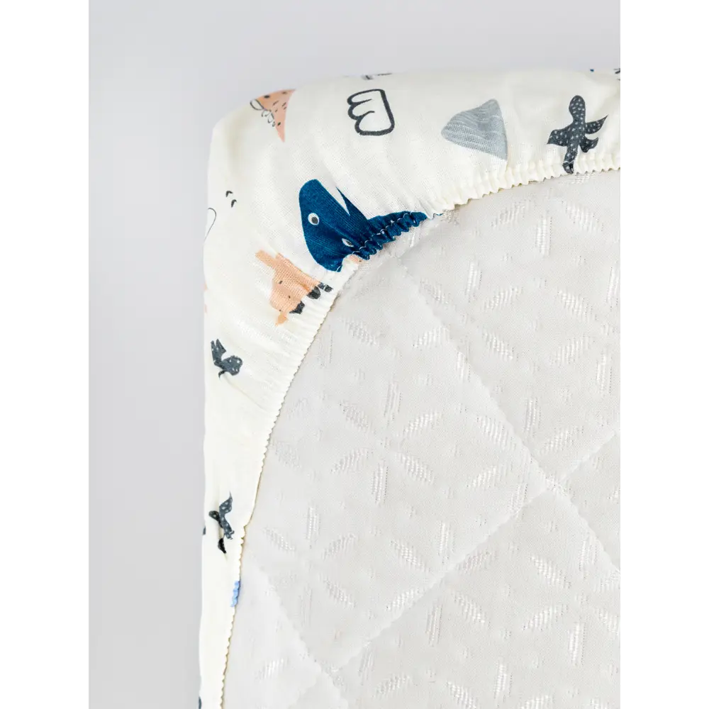 Фото 4 Простыня Amarobaby Little dino 75x125 см, хлопок, на резинке Фото 4 Простыня Amarobaby Little dino 75x125 см, хлопок, на резинке
