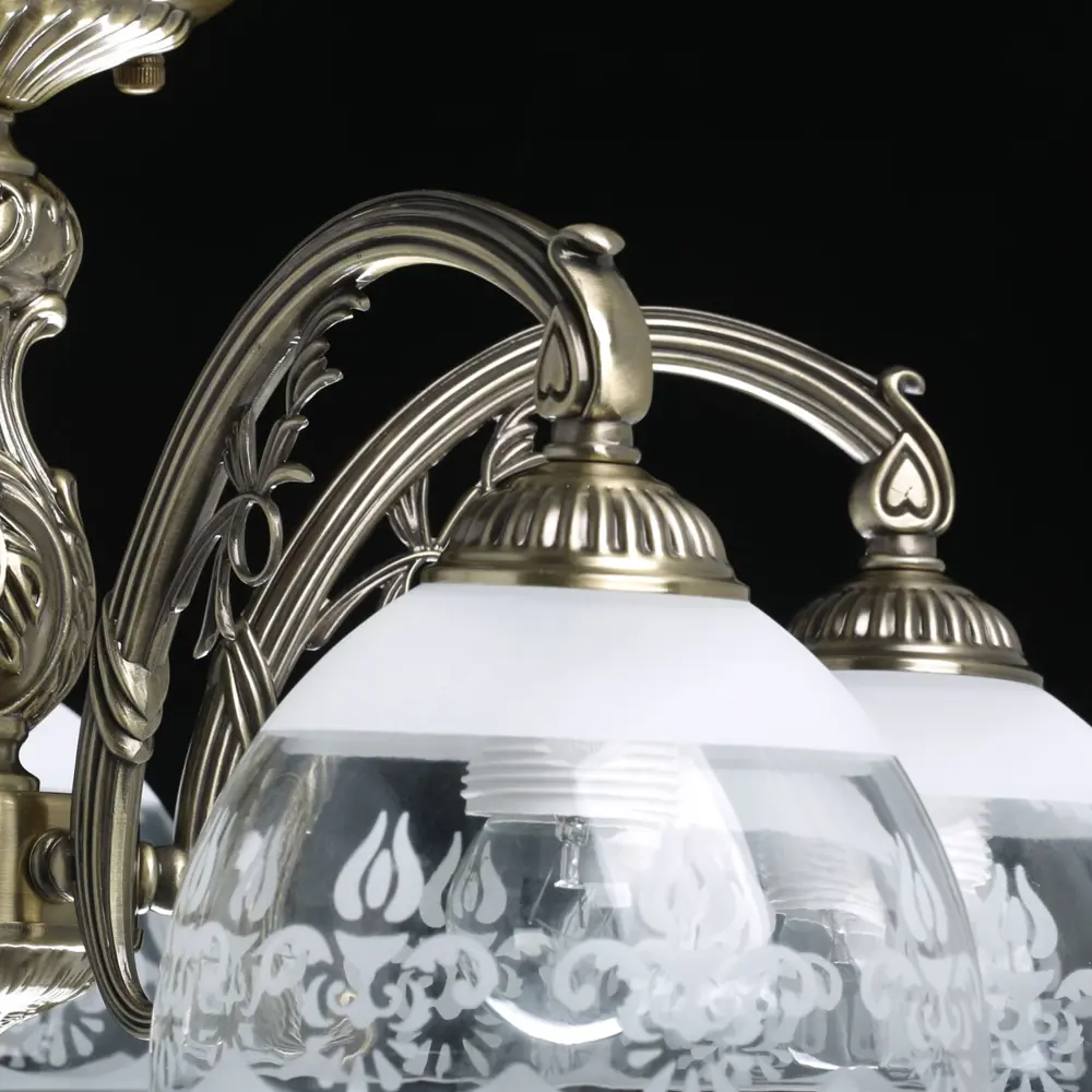 Фото 6 Светильник потолочный MW 481015008 Аманда 8 ламп 16 м² цвет латунь Фото 6 Светильник потолочный MW 481015008 Аманда 8 ламп 16 м² цвет латунь