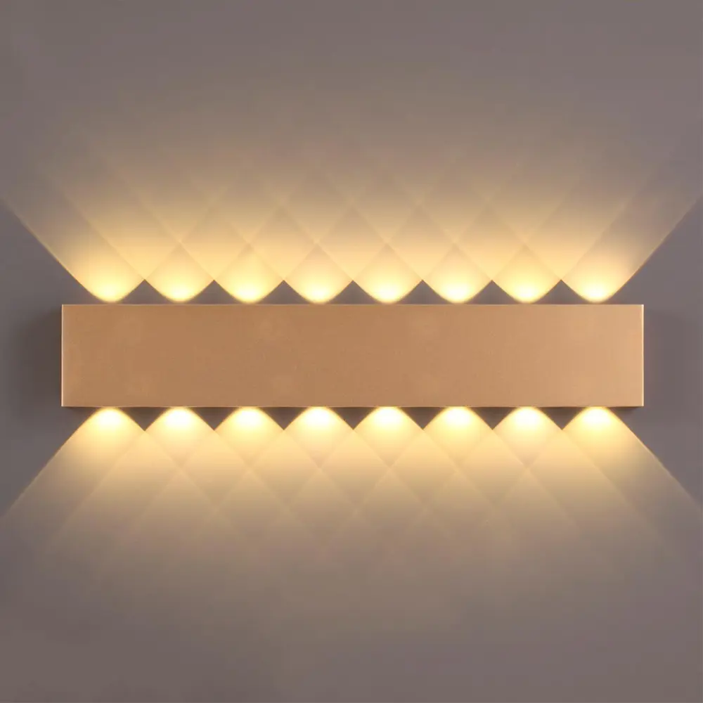 Фото 3 Светильник настенно-потолочный светодиодный ODEON LIGHT 3893_16WL Magnum 2 м² нейтральный белый свет цвет золото Фото 3 Светильник настенно-потолочный светодиодный ODEON LIGHT 3893_16WL Magnum 2 м² нейтральный белый свет цвет золото