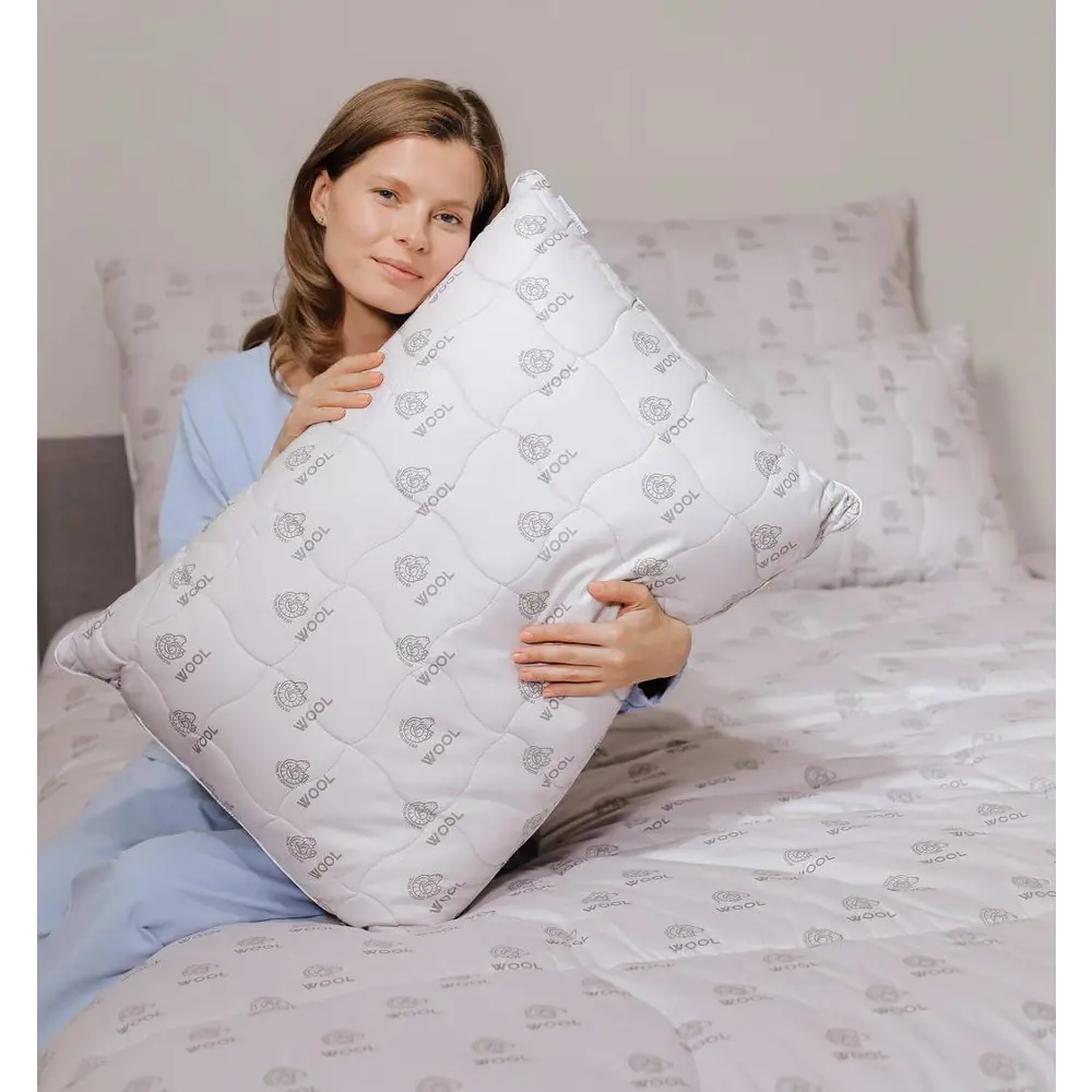 Фото Подушка Sofi de Marko Premium wool 70x70 см, шерсть Фото Подушка Sofi de Marko Premium wool 70x70 см, шерсть