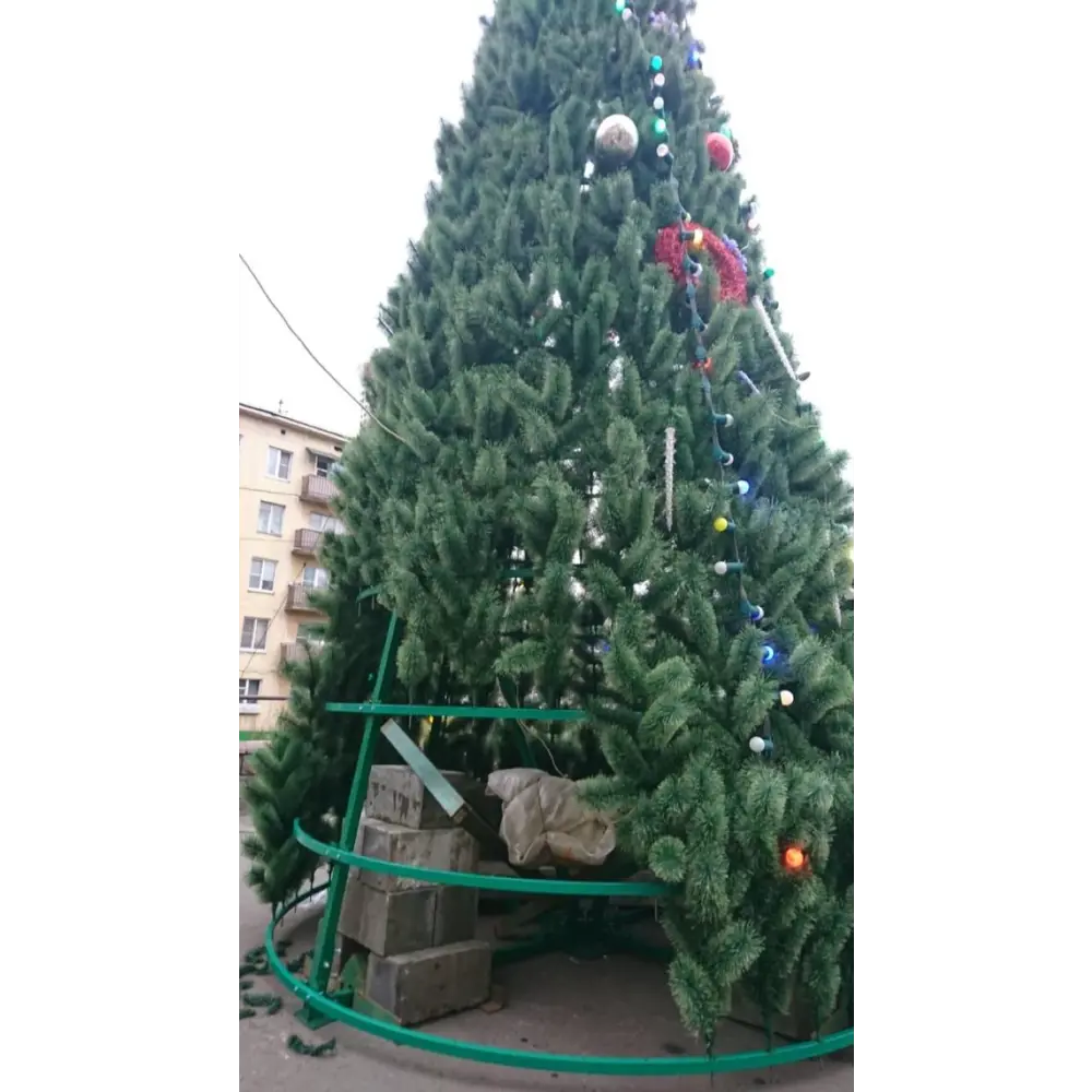 Фото 5 Ель новогодняя искусственная Crystal trees КСП7 Уральская уличная 700 см Фото 5 Ель новогодняя искусственная Crystal trees КСП7 Уральская уличная 700 см
