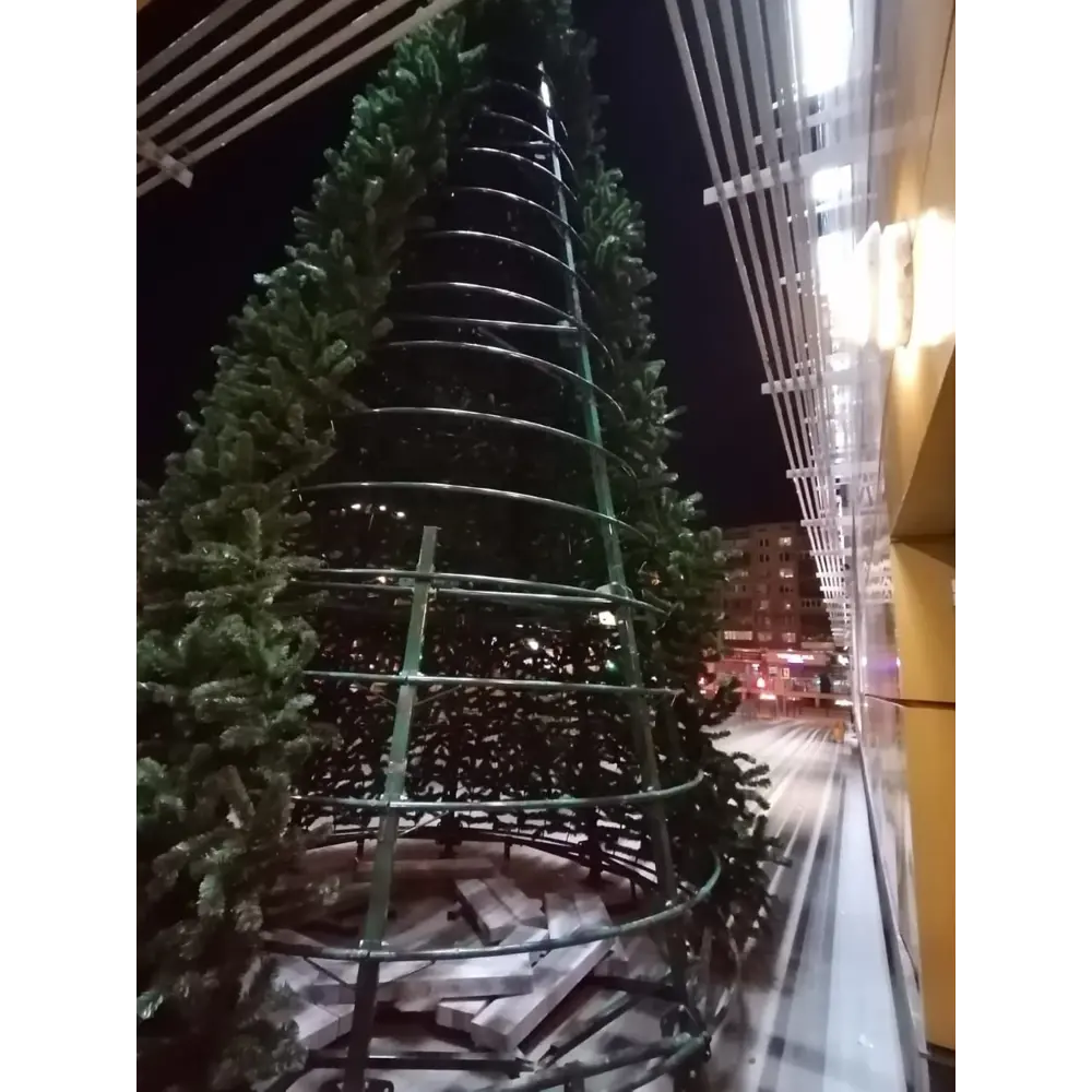 Фото 4 Ель новогодняя искусственная Crystal trees КСП7.5 Уральская уличная 750 см Фото 4 Ель новогодняя искусственная Crystal trees КСП7.5 Уральская уличная 750 см