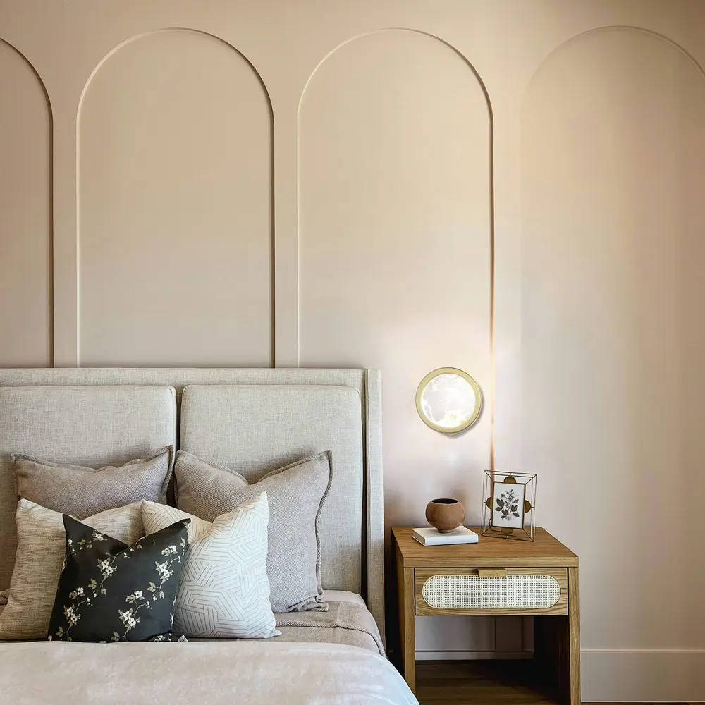 Фото 3 Настенный светильник светодиодный Favourite Imma с пультом нейтральный белый свет цвет золото