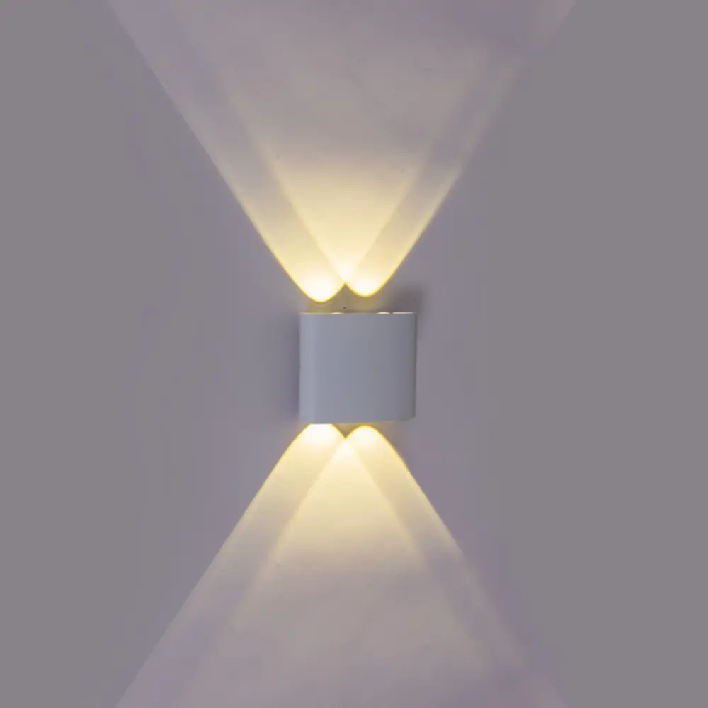 Фото 2 Светильник уличный настенный светодиодный Reluce 86832-9.2-004tlfc led4 3w wt IP44 цвет белый Фото 2 Светильник уличный настенный светодиодный Reluce 86832-9.2-004tlfc led4 3w wt IP44 цвет белый