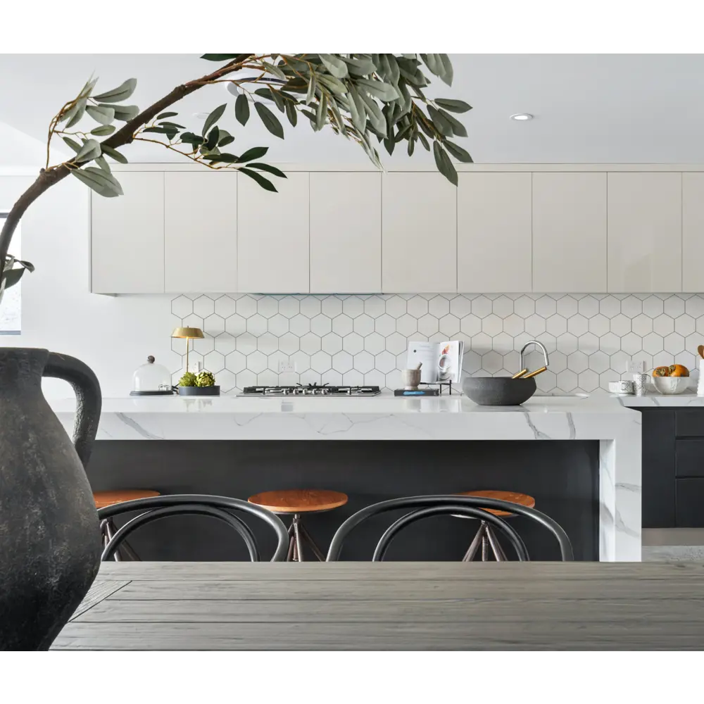 Фото 7 Декоративная кухонная панель Центурион Гексагон 60x400x0.1 см см ПВХ цвет белый Фото 7 Декоративная кухонная панель Центурион Гексагон 60x400x0.1 см см ПВХ цвет белый