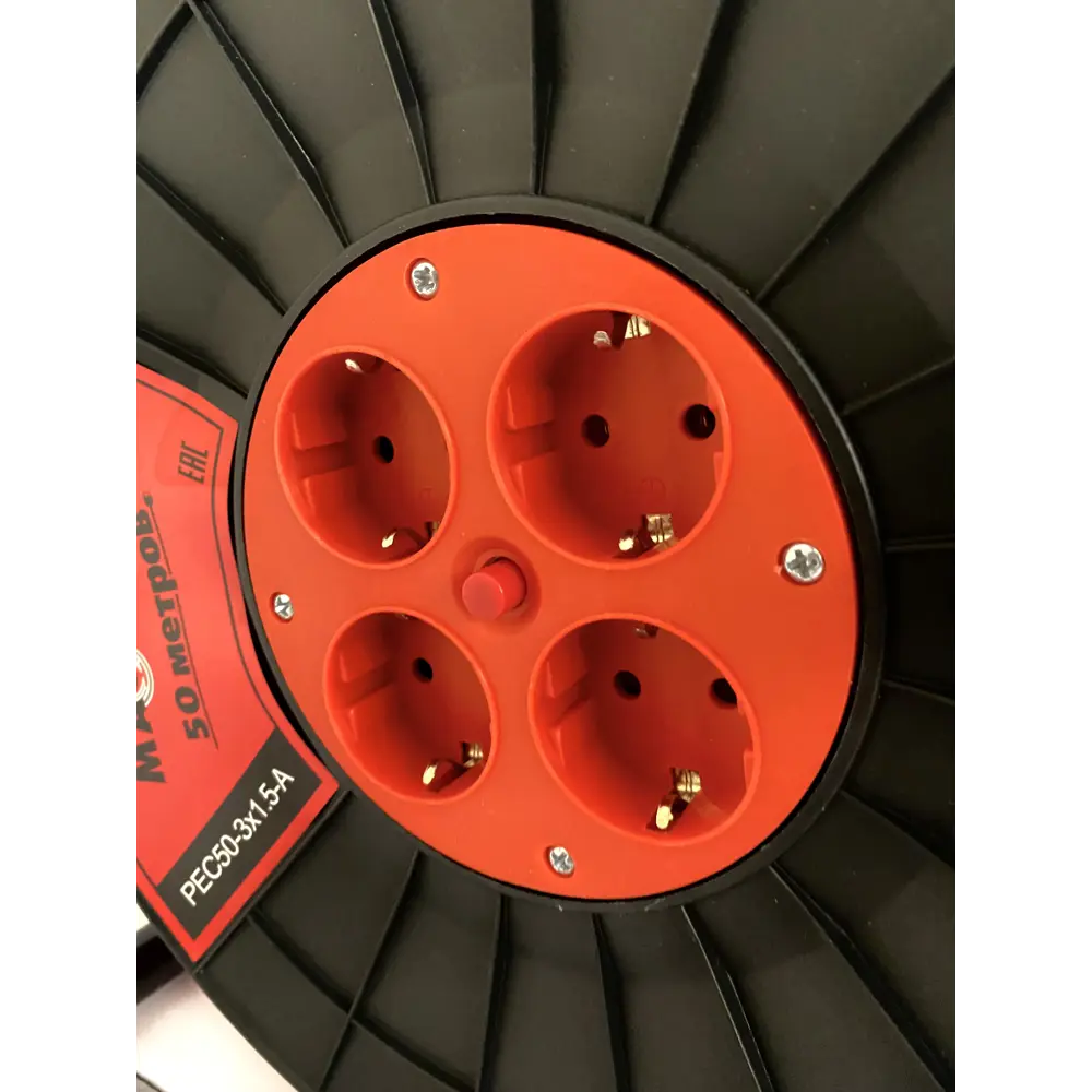 Фото 3 Удлинитель на катушке Magnetta PEC50-3X1.5-A 4 розетки с заземлением 3x1.5 мм 50 м цвет красный Фото 3 Удлинитель на катушке Magnetta PEC50-3X1.5-A 4 розетки с заземлением 3x1.5 мм 50 м цвет красный