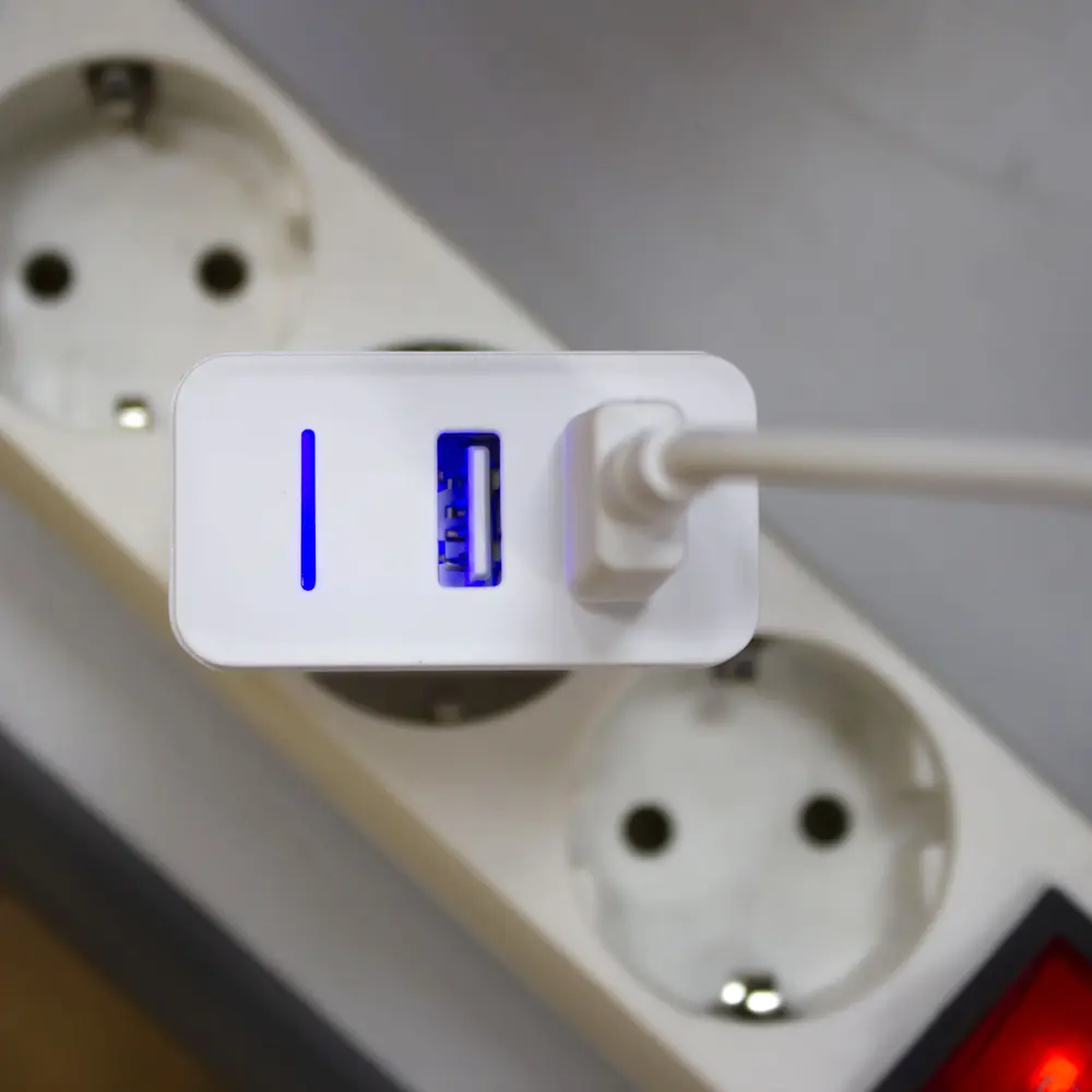 Фото Зарядное устройство Krutoff 03576 5 В 2 USB Фото Зарядное устройство Krutoff 03576 5 В 2 USB