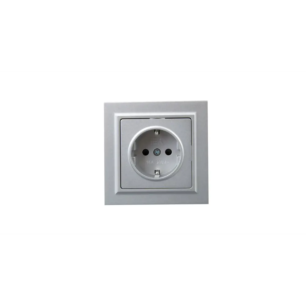 Фото 3 Розетка встраиваемая Iek Brite BR-R14-16-K47-F с заземлением и шторками цвет алюминий Фото 3 Розетка встраиваемая Iek Brite BR-R14-16-K47-F с заземлением и шторками цвет алюминий