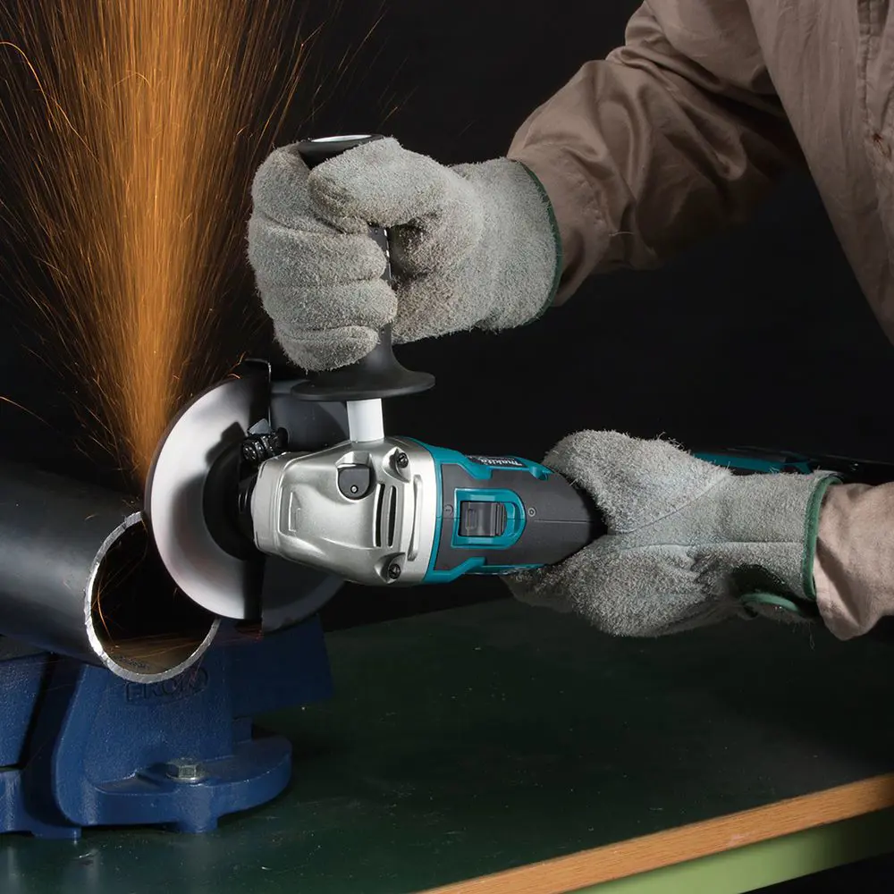 Фото 3 УШМ аккумуляторная бесщеточная Makita DGA504RTJ, 18 В Li-Ion 2x5 Ач, 125 мм Фото 3 УШМ аккумуляторная бесщеточная Makita DGA504RTJ, 18 В Li-Ion 2x5 Ач, 125 мм