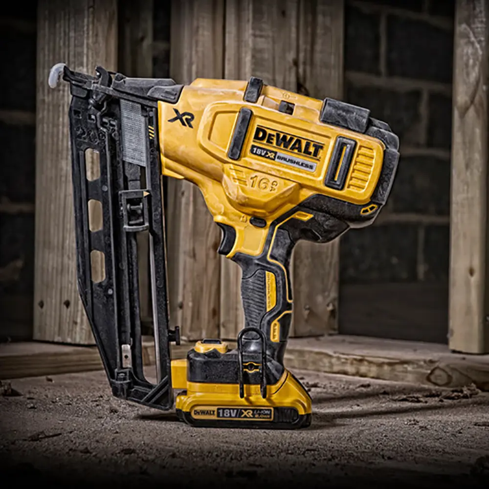 Фото 4 Пистолет гвоздезабивной аккумуляторный Dewalt DCN660P2, 18 В Li-Ion 2x5 Ач Фото 4 Пистолет гвоздезабивной аккумуляторный Dewalt DCN660P2, 18 В Li-Ion 2x5 Ач