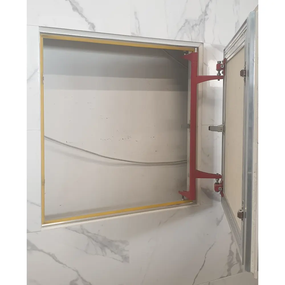 Фото 2 Люк ревизионный Хаммер Союз 50/40 40x50 цвет серебряный