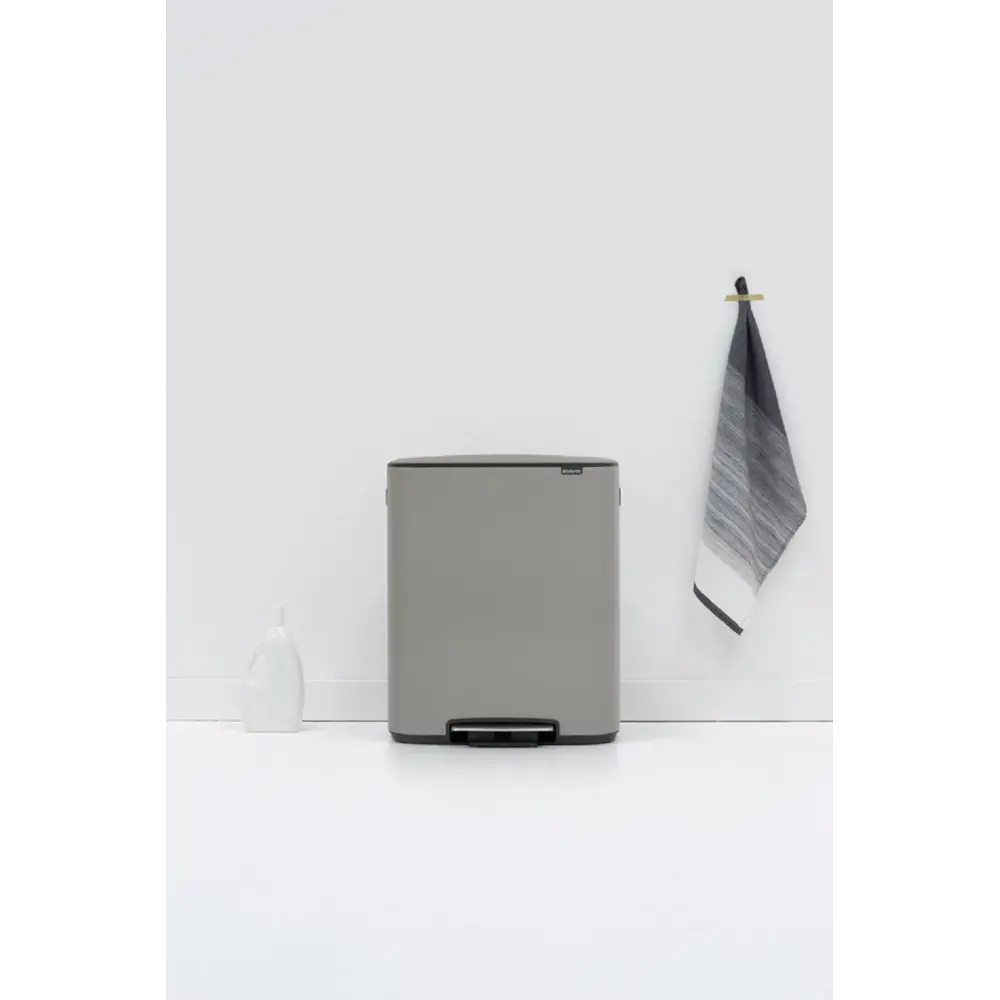 Фото 4 Мусорные баки для ванной Brabantia Bo 211485 60л серый Фото 4 Мусорные баки для ванной Brabantia Bo 211485 60л серый