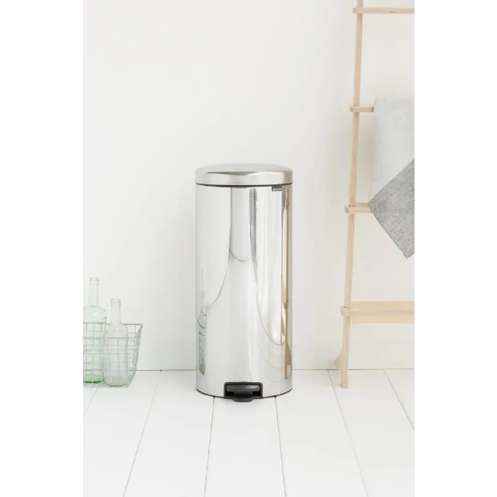 Фото 3 Ведро для мусора Brabantia NewIcon 114366 30л цвет сталь Фото 3 Ведро для мусора Brabantia NewIcon 114366 30л цвет сталь