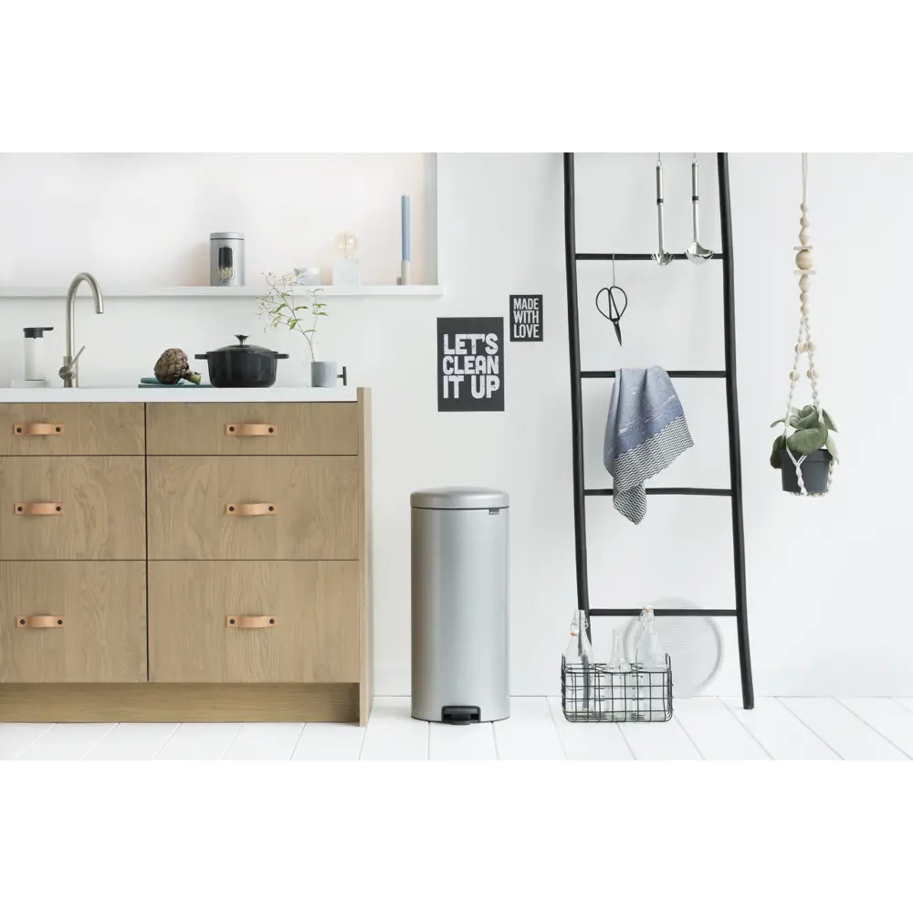 Фото 2 Ведро для мусора Brabantia NewIcon 114465 30л цвет серый Фото 2 Ведро для мусора Brabantia NewIcon 114465 30л цвет серый