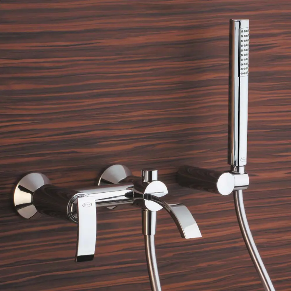 Фото 2 Смеситель для ванны Jacuzzi rubinetteria IOCR111JAPI однорычажный с душевой лейкой цвет хром Фото 2 Смеситель для ванны Jacuzzi rubinetteria IOCR111JAPI однорычажный с душевой лейкой цвет хром