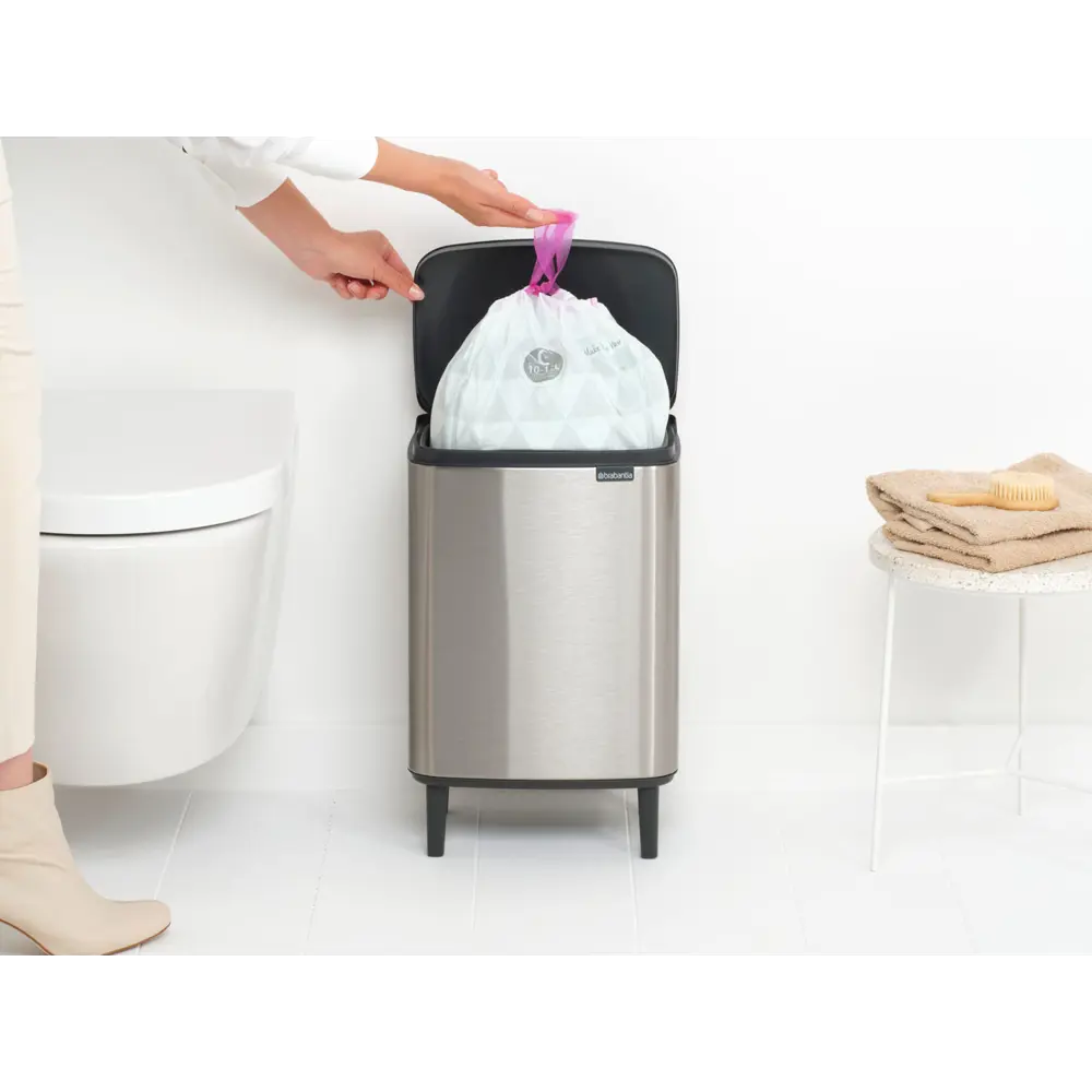 Фото 5 Мусорный бак Brabantia 227264 12 лл цвет стальной матовый (fingerprint proof) Фото 5 Мусорный бак Brabantia 227264 12 лл цвет стальной матовый (fingerprint proof)