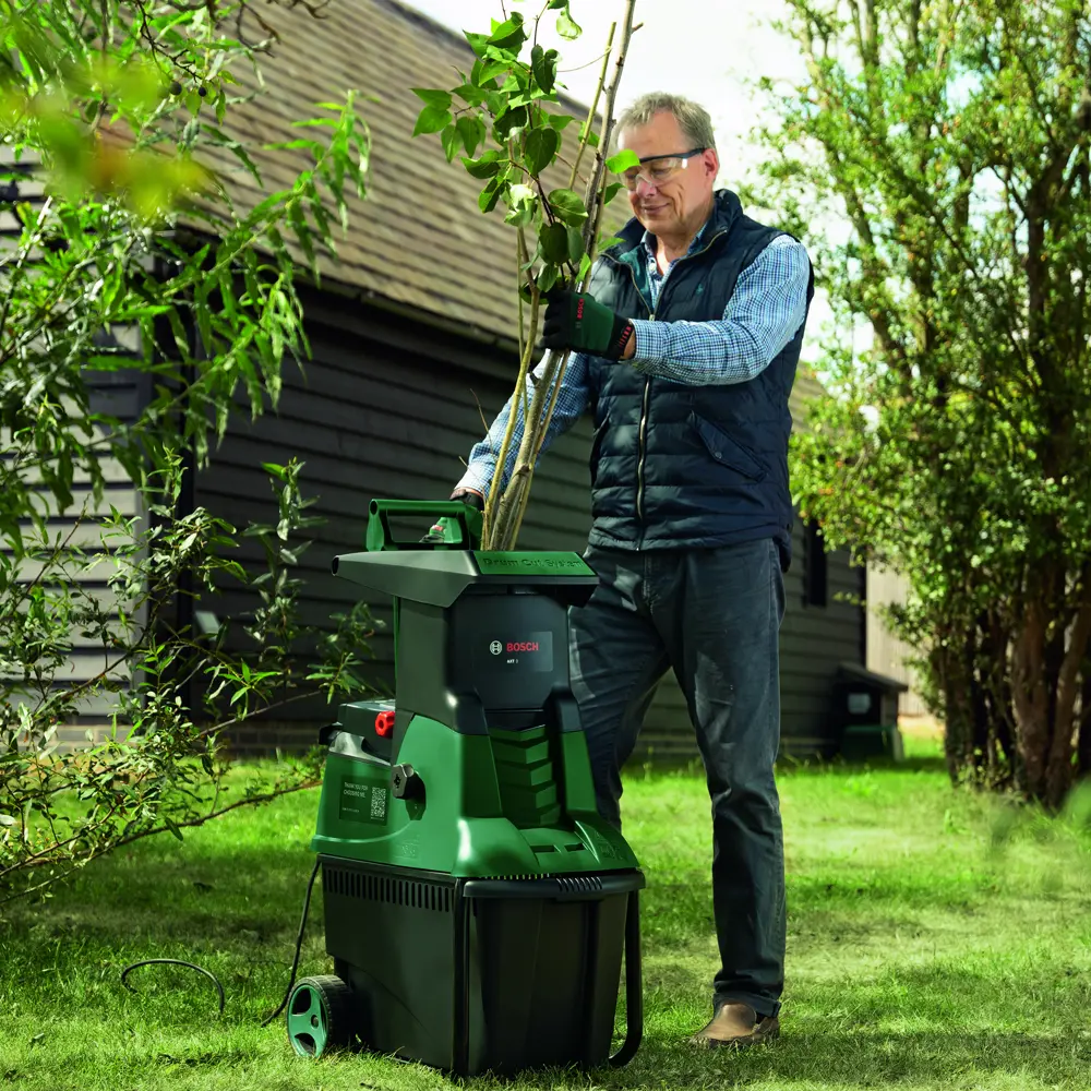 Фото 2 Измельчитель садовый Bosch AXT 25 D 2500 Вт Фото 2 Измельчитель садовый Bosch AXT 25 D 2500 Вт