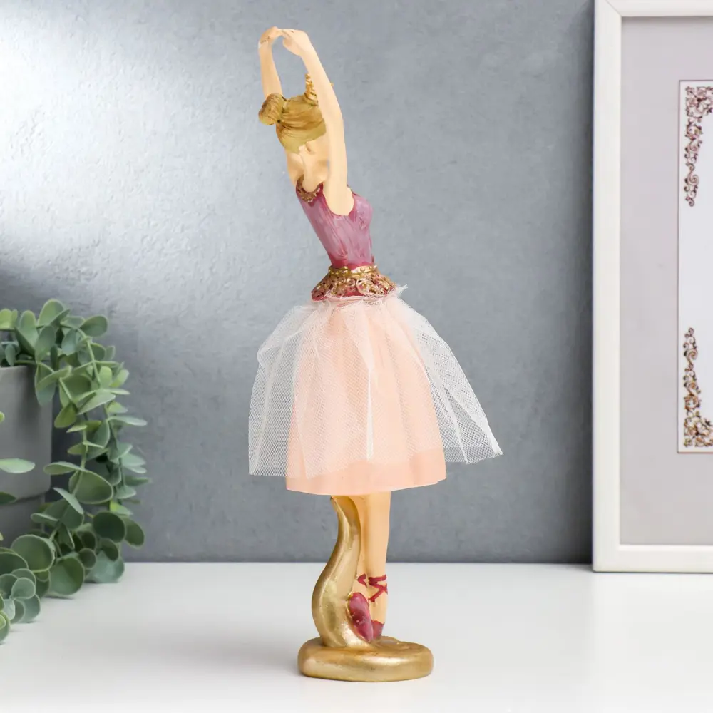 Фото Фигурка сувенирная Simaland "Балерина в короне в розовой пачке с золотом" 30.5x8x9 см Фото Фигурка сувенирная Simaland "Балерина в короне в розовой пачке с золотом" 30.5x8x9 см