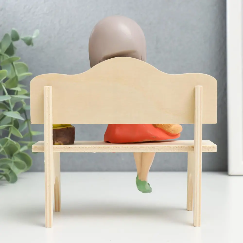 Фото 2 Фигурка сувенирная Simaland Девочка с мягким мишкой на скамеечке 14.5x8x13 см