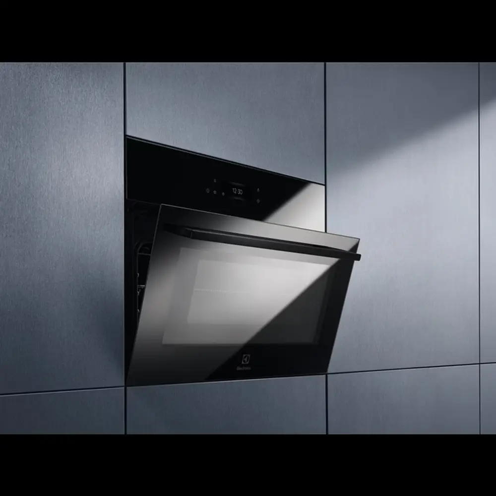 Фото 4 Электрический встраиваемый духовой шкаф Electrolux EVL8E08Z 59.5x45.5x55 см цвет черный Фото 4 Электрический встраиваемый духовой шкаф Electrolux EVL8E08Z 59.5x45.5x55 см цвет черный