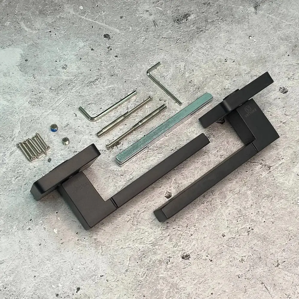 Фото 4 Ручка дверная Vettore R06.081 MBP в комплекте с механизмом WC 530 B-S Magnet и петлями flush 100x75 черный матовый Фото 4 Ручка дверная Vettore R06.081 MBP в комплекте с механизмом WC 530 B-S Magnet и петлями flush 100x75 черный матовый