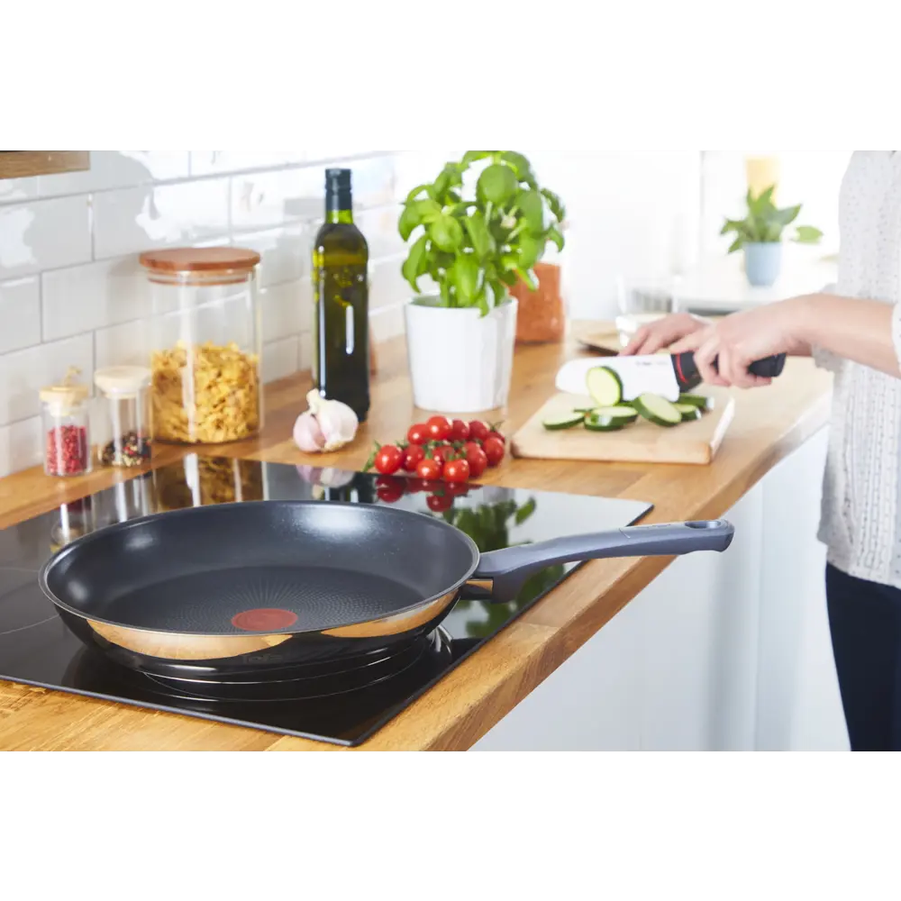 Фото 6 Сковорода Tefal Daily Cook G7300655 28 см с антипригарным покрытием Фото 6 Сковорода Tefal Daily Cook G7300655 28 см с антипригарным покрытием