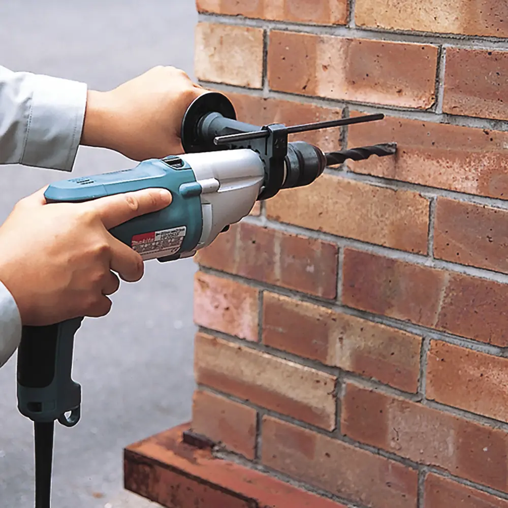 Фото 2 Дрель сетевая ударная Makita HP2051, 720 Вт Фото 2 Дрель сетевая ударная Makita HP2051, 720 Вт