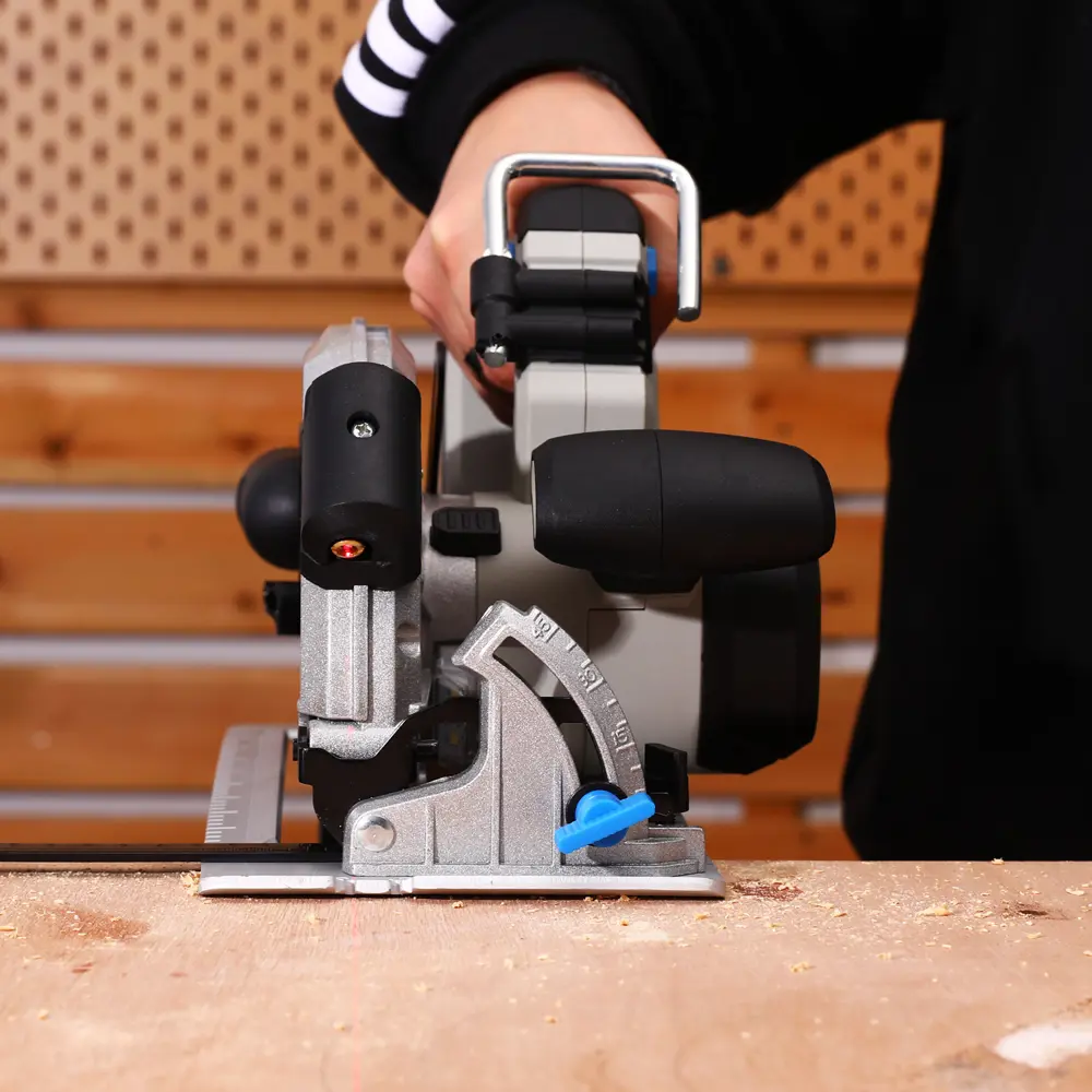 Фото 7 Пила циркулярная аккумуляторная бесщеточная Deko KDCS20 Pro, 20 В Li-Ion 1x4 Ач, 190 мм Фото 7 Пила циркулярная аккумуляторная бесщеточная Deko KDCS20 Pro, 20 В Li-Ion 1x4 Ач, 190 мм